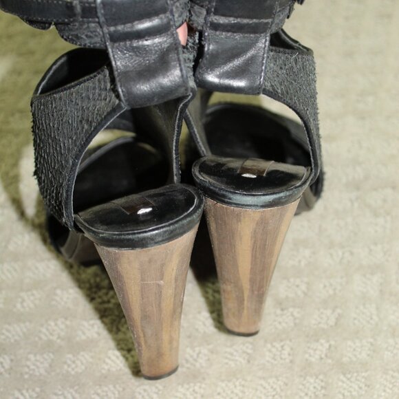 CHIC! BCBGMaxaria Wm Sz 10B Black Edgy Scale Pattern Ankle Strap 5" High Heels - Picture 5 of 6